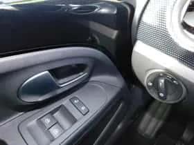 Volkswagen Up (2023) thumbnail 18