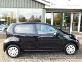Volkswagen Up (2023) thumbnail 4