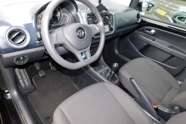 Volkswagen Up (2018) thumbnail 2