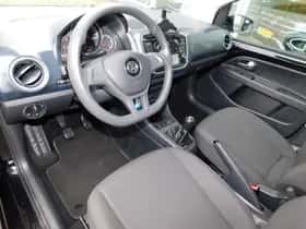 Volkswagen Up (2018) thumbnail 2