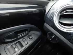 Volkswagen Up (2018) thumbnail 18