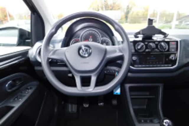 Volkswagen Up (2018) thumbnail 3