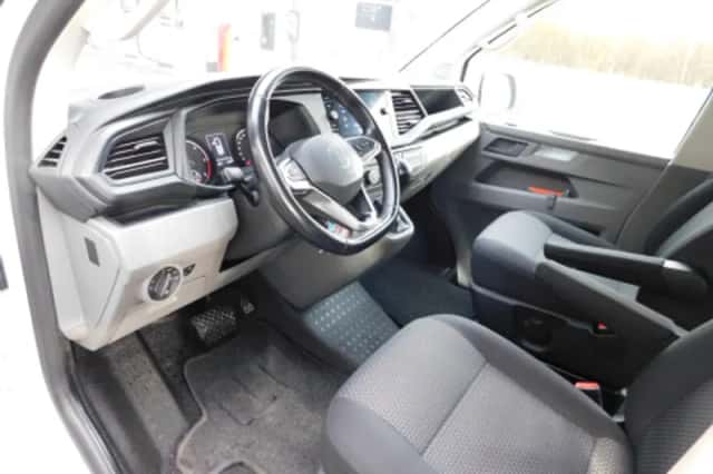 Volkswagen Transporter (2021) thumbnail 2