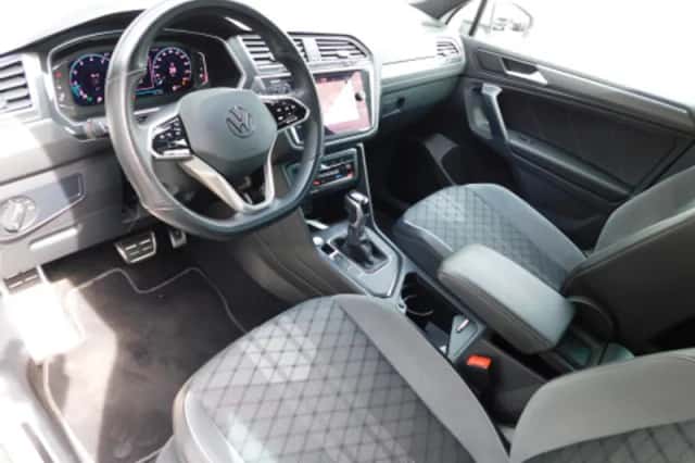 Volkswagen Tiguan (2020) thumbnail 2