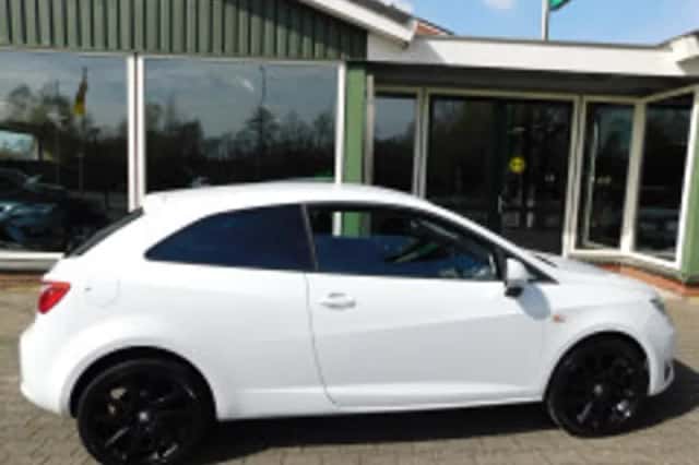 SEAT Ibiza (2016) thumbnail 4