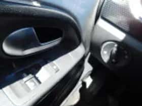 Volkswagen Up (2021) thumbnail 44