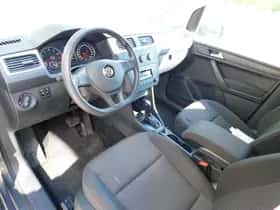 Volkswagen Caddy (2015) thumbnail 2