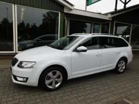 Škoda Octavia (2015) thumbnail 12