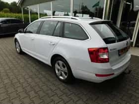 Škoda Octavia (2015) thumbnail 14