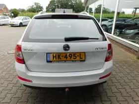 Škoda Octavia (2015) thumbnail 15