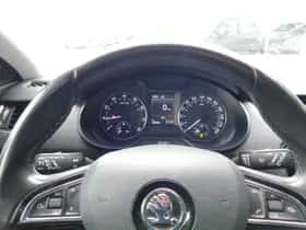 Škoda Octavia (2015) thumbnail 16