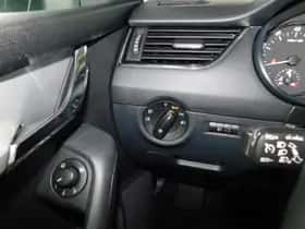 Škoda Octavia (2015) thumbnail 18
