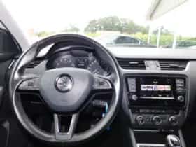 Škoda Octavia (2015) thumbnail 3