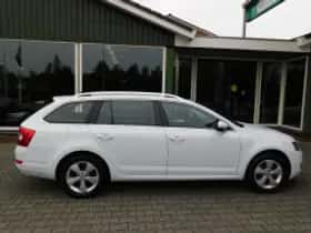 Škoda Octavia (2015) thumbnail 4