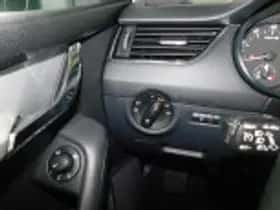 Škoda Octavia (2015) thumbnail 45