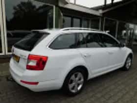Škoda Octavia (2015) thumbnail 54