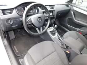 Škoda Octavia (2015) thumbnail 63