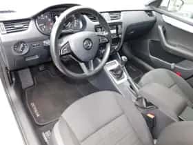 Škoda Octavia (2015) thumbnail 8