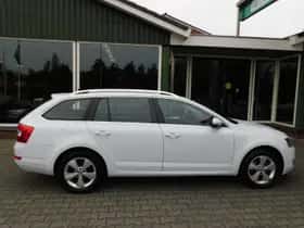 Škoda Octavia (2015) thumbnail 10