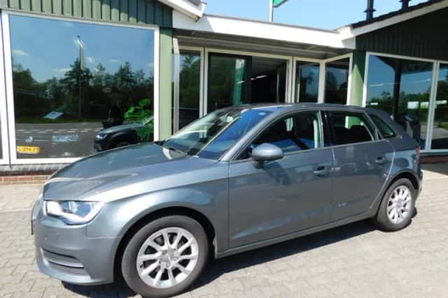 Audi A3 (2015) thumbnail 1