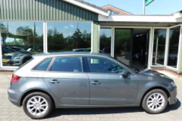 Audi A3 (2015) thumbnail 4