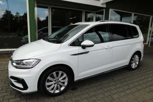 Volkswagen Touran (2017) thumbnail 1