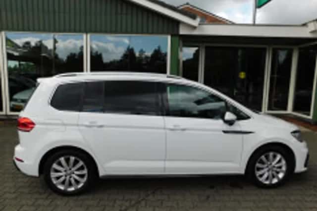 Volkswagen Touran (2017) thumbnail 4