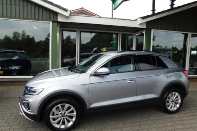 Volkswagen T-Roc (2025) thumbnail 1