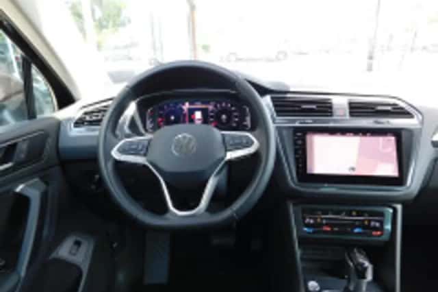 Volkswagen Tiguan (2021) thumbnail 3