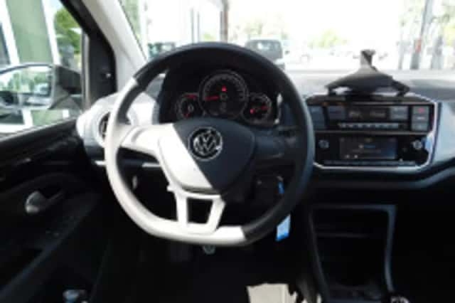 Volkswagen Up (2021) thumbnail 3