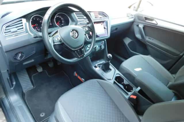Volkswagen Tiguan (2019) thumbnail 2
