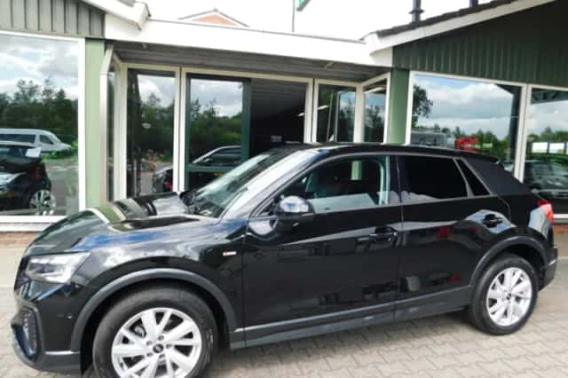 Audi Q2 (2017) thumbnail 1