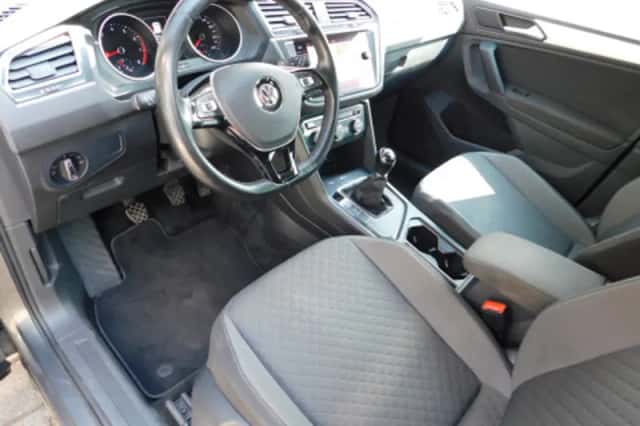 Volkswagen Tiguan (2019) thumbnail 2