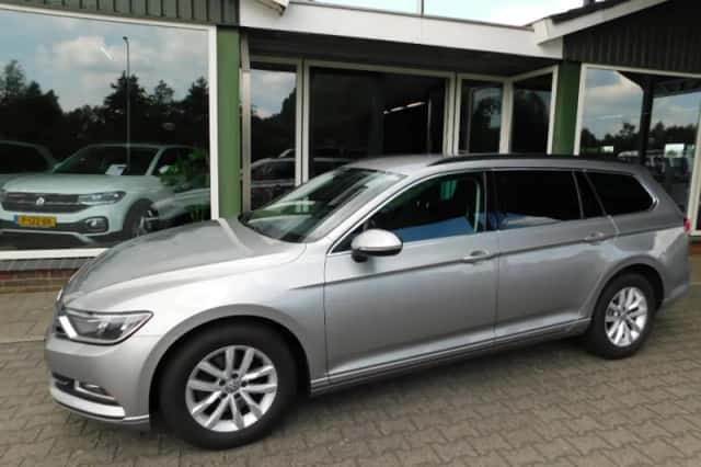 Volkswagen Passat (2016) thumbnail 1