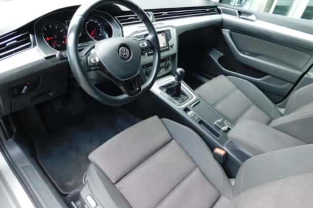 Volkswagen Passat (2016) thumbnail 2