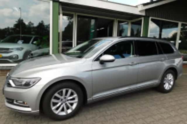 Volkswagen Passat (2016) thumbnail 5