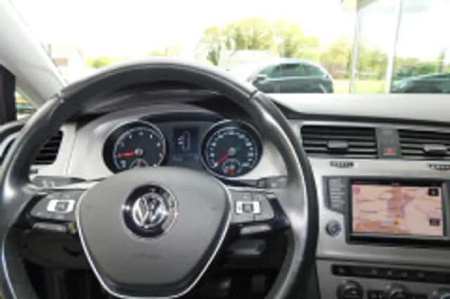 Volkswagen Golf (2016) thumbnail 3