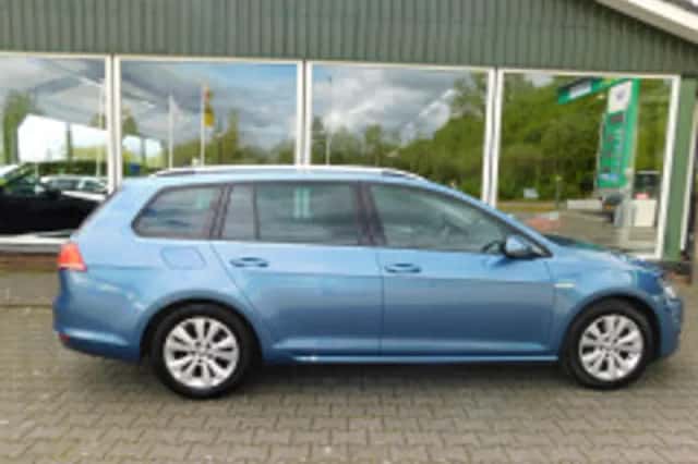 Volkswagen Golf (2016) thumbnail 4
