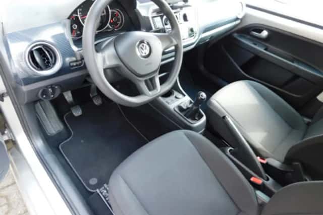 Volkswagen Up (2018) thumbnail 2