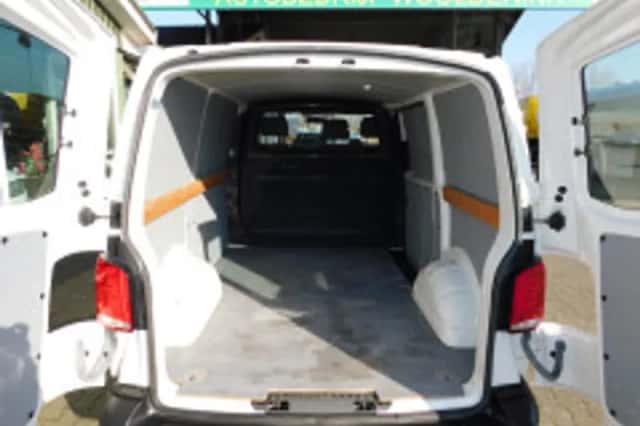 Volkswagen Transporter (2021) thumbnail 3