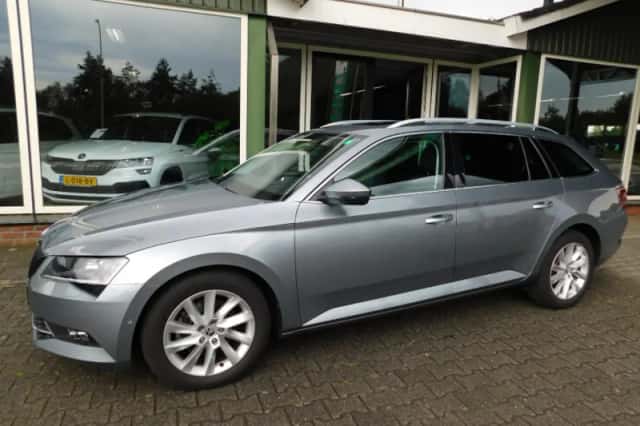 Škoda Superb (2017) thumbnail 1