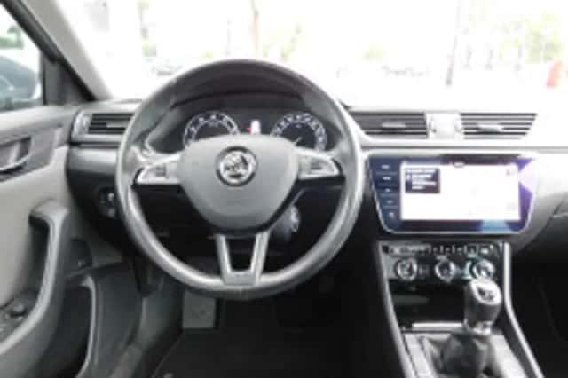 Škoda Superb (2017) thumbnail 3