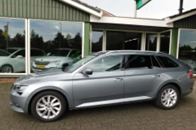 Škoda Superb (2017) thumbnail 5