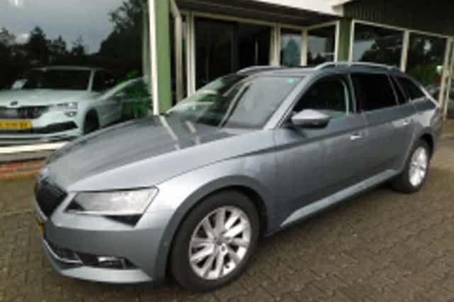 Škoda Superb (2017) thumbnail 6