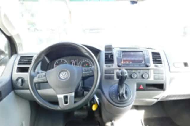 Volkswagen Transporter (2015) thumbnail 3