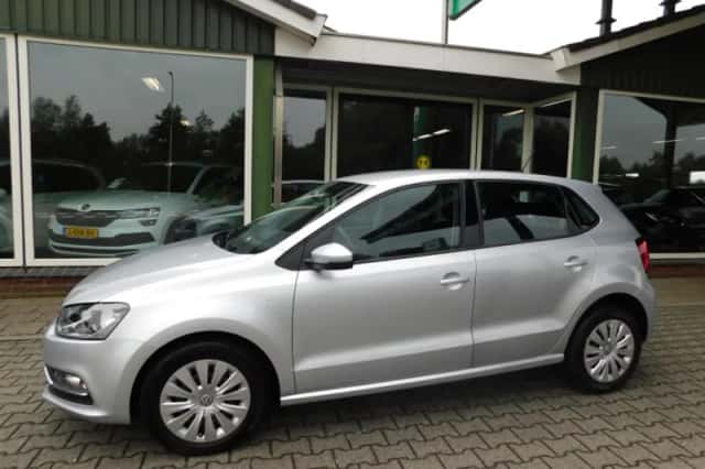 Volkswagen Polo (2015) thumbnail 1