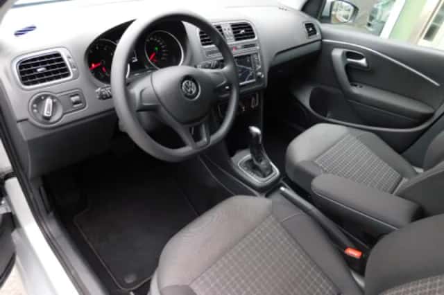 Volkswagen Polo (2015) thumbnail 2