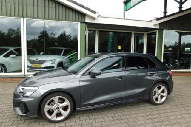 Audi A3 (2024) thumbnail 1