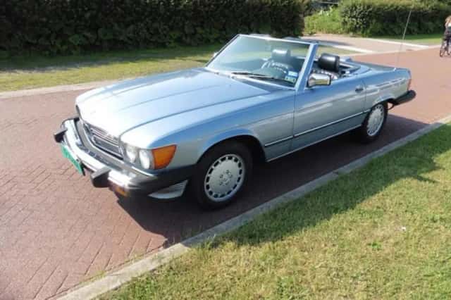 Mercedes-Benz 560 SL (1986) thumbnail 1