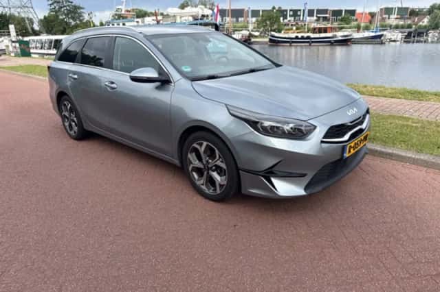 Kia Ceed Sportswagon (2022) thumbnail 1